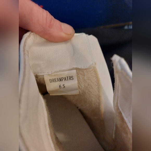 White Snakeskin Booties ●Dream Pairs ●US 6.5 - Picture 4 of 6